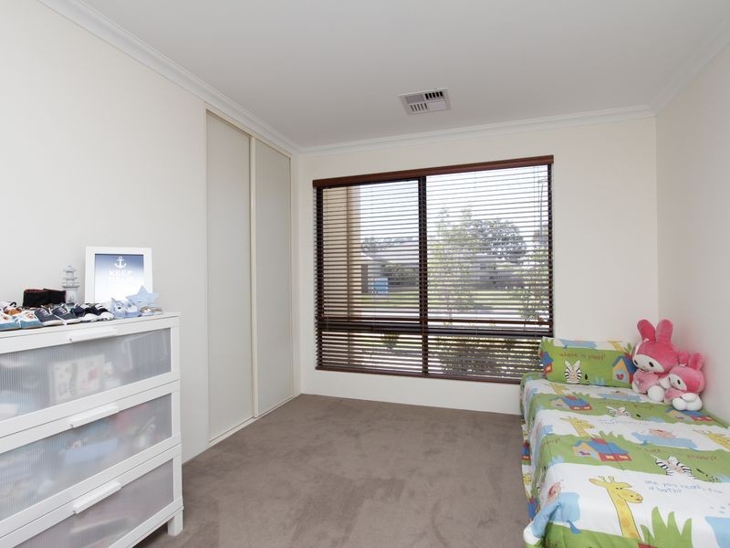 54 Hillhouse Way, Piara Waters WA 6112