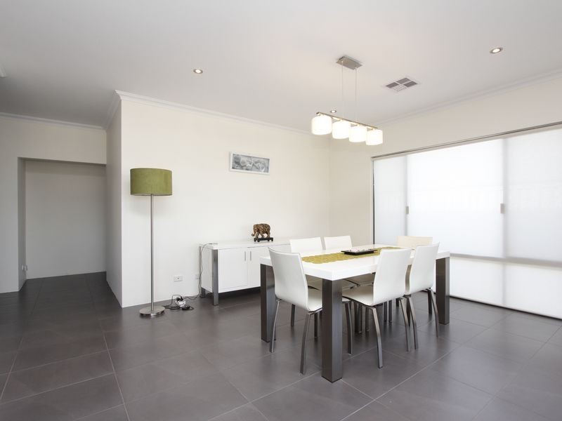 54 Hillhouse Way, Piara Waters WA 6112