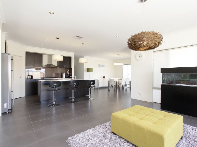54 Hillhouse Way, Piara Waters WA 6112