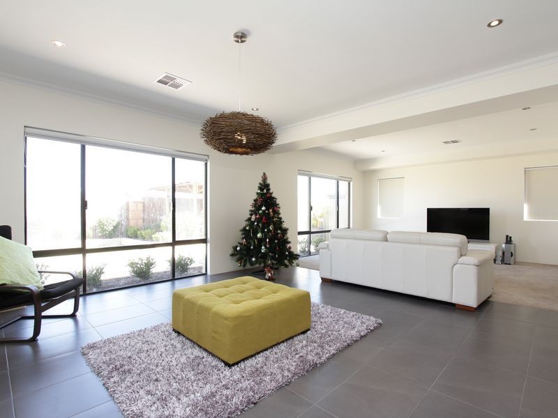 54 Hillhouse Way, Piara Waters WA 6112
