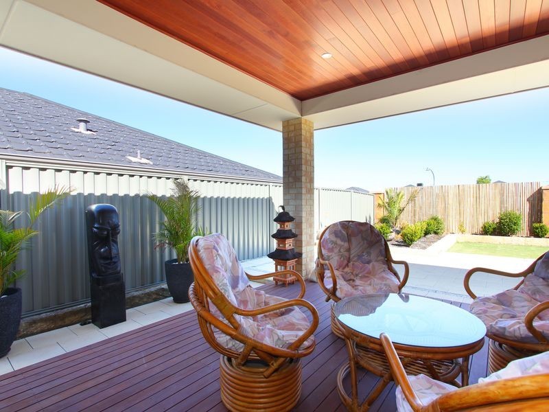 54 Hillhouse Way, Piara Waters WA 6112