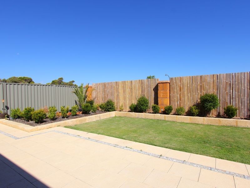 54 Hillhouse Way, Piara Waters WA 6112