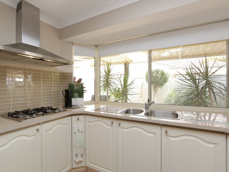 8 Longleat Street, Canning Vale WA 6155