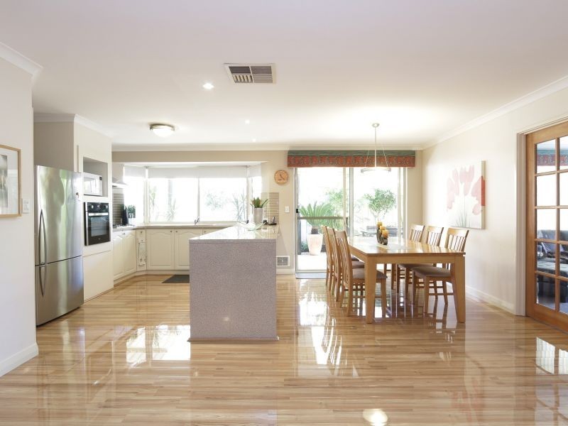 8 Longleat Street, Canning Vale WA 6155