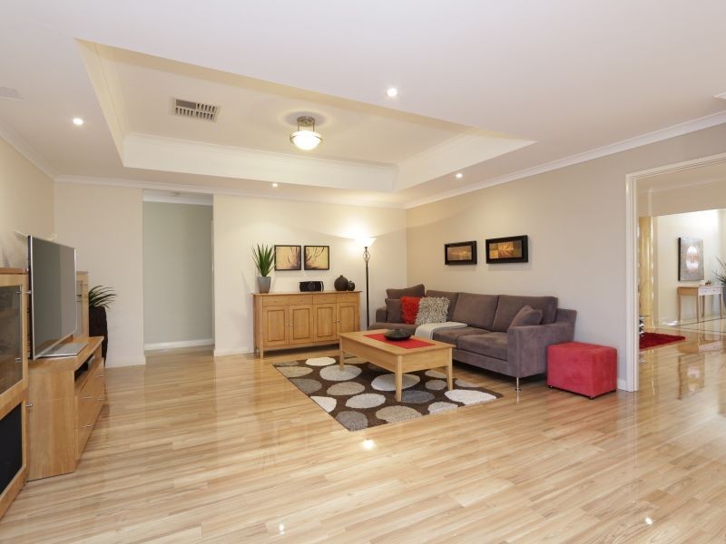 8 Longleat Street, Canning Vale WA 6155