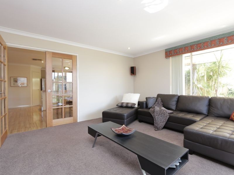 8 Longleat Street, Canning Vale WA 6155