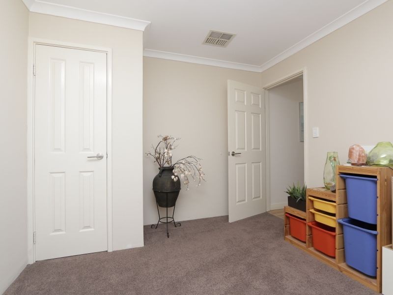 8 Longleat Street, Canning Vale WA 6155