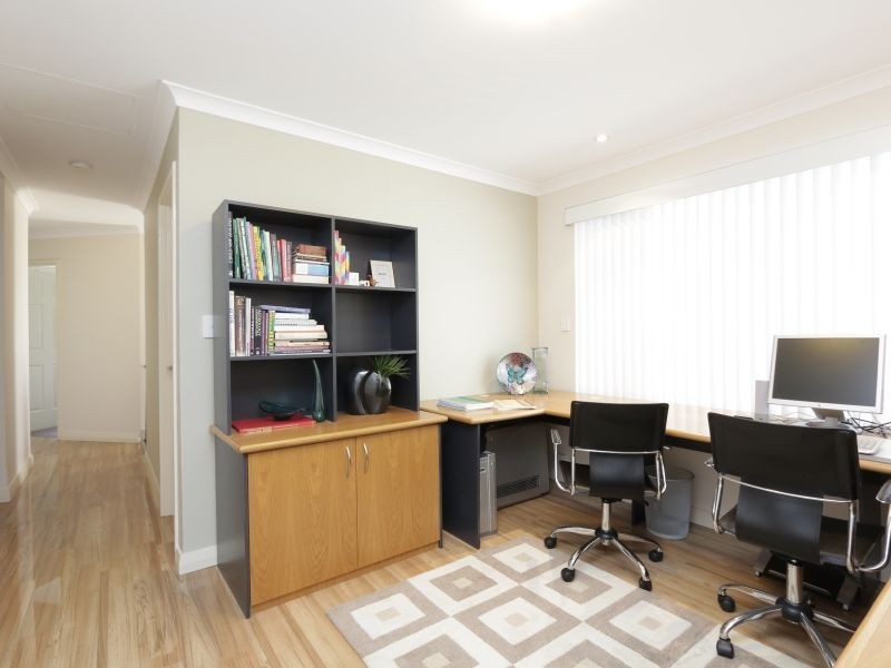 8 Longleat Street, Canning Vale WA 6155