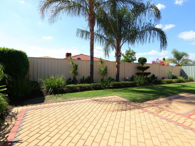 8 Longleat Street, Canning Vale WA 6155