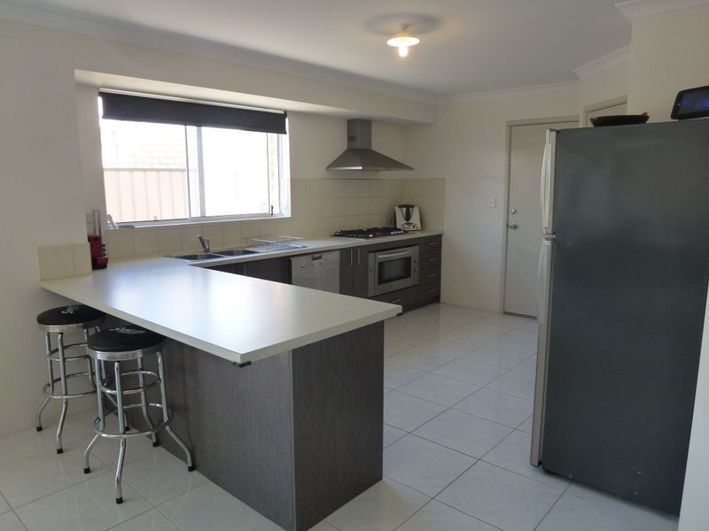 27 Passendale Crescent, Piara Waters WA 6112