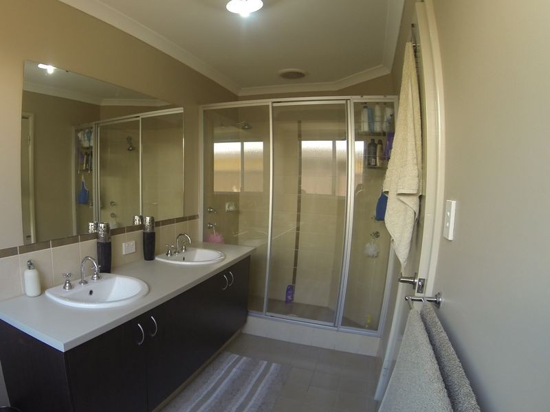 27 Passendale Crescent, Piara Waters WA 6112