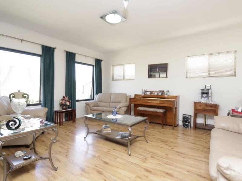 6 Crested Turn, Harrisdale WA 6112