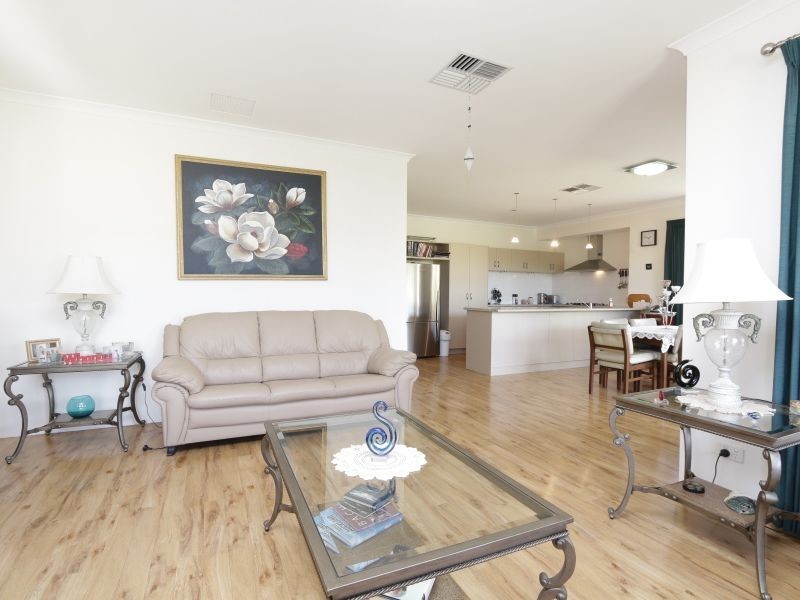 6 Crested Turn, Harrisdale WA 6112