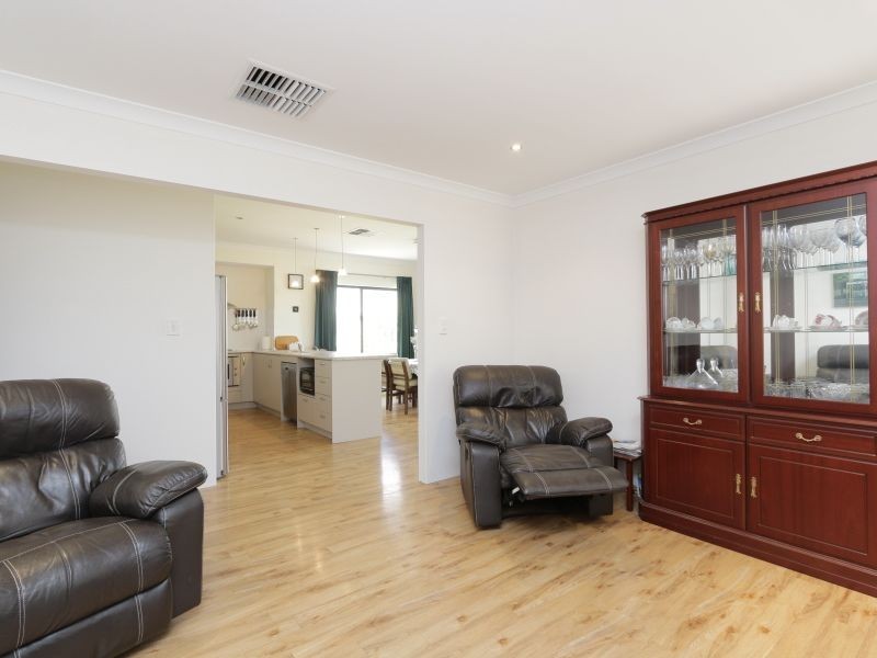 6 Crested Turn, Harrisdale WA 6112