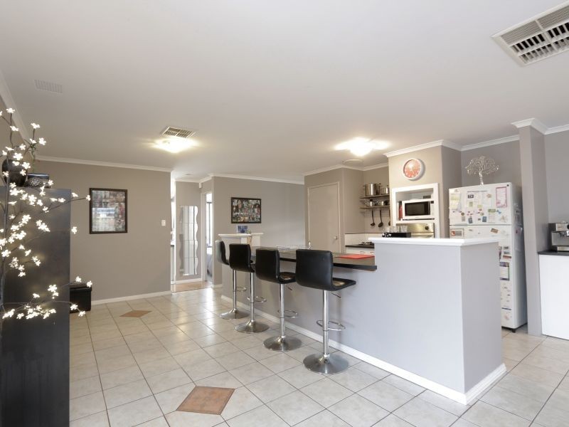 24 Amherst Road, Canning Vale WA 6155