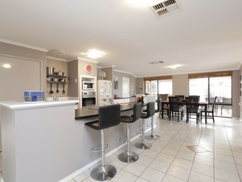 24 Amherst Road, Canning Vale WA 6155