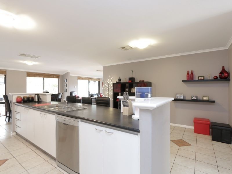24 Amherst Road, Canning Vale WA 6155