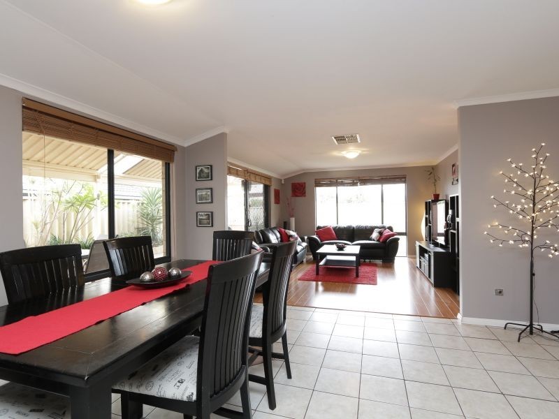 24 Amherst Road, Canning Vale WA 6155