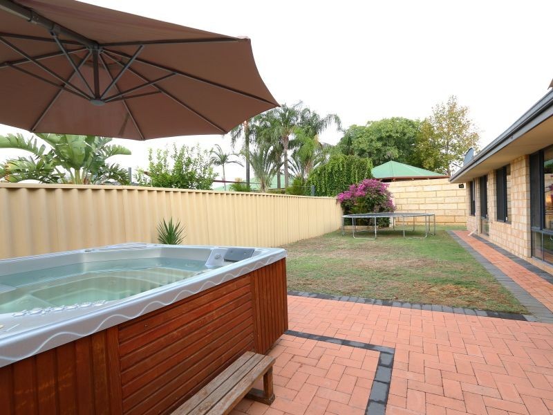 24 Amherst Road, Canning Vale WA 6155