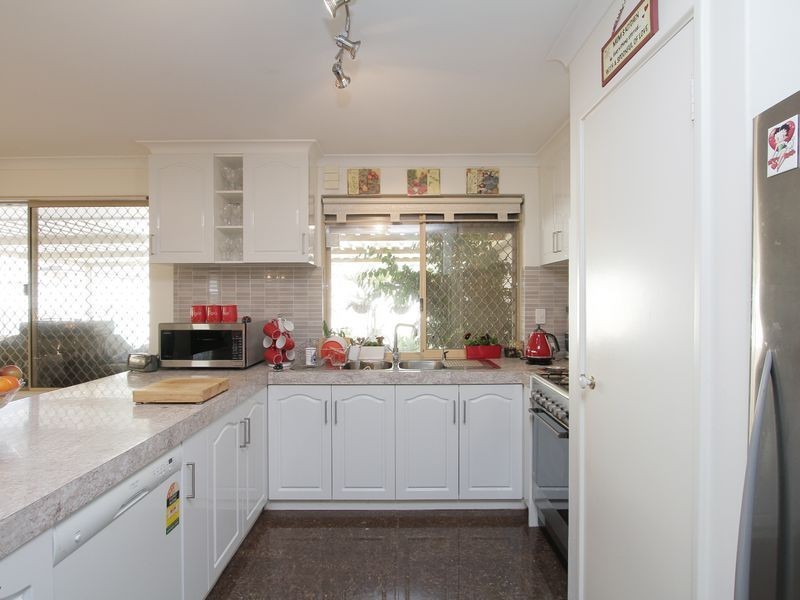 12 Windsor Drive, Gosnells WA 6110