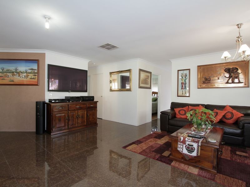 12 Windsor Drive, Gosnells WA 6110