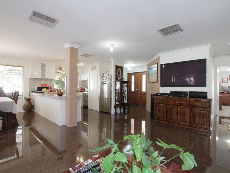 12 Windsor Drive, Gosnells WA 6110