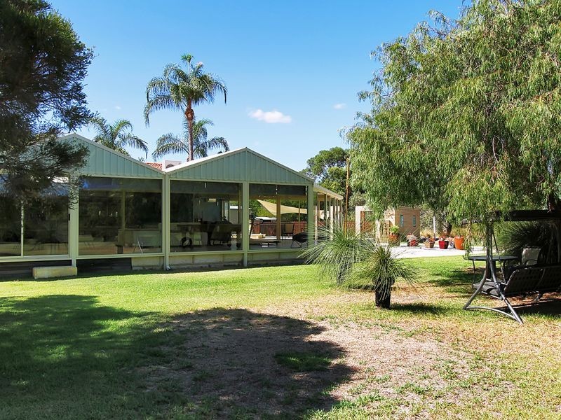 23 Livingstone Drive, Canning Vale WA 6155