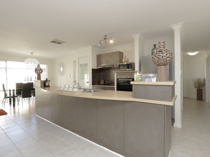 12 Alpina Bend, Canning Vale WA 6155