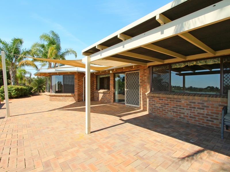 16 Livingstone Drive, Canning Vale WA 6155