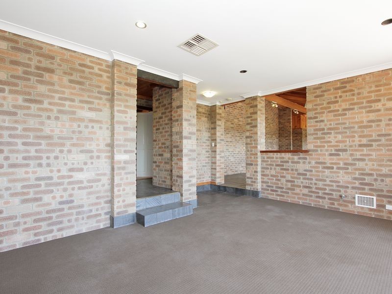 16 Livingstone Drive, Canning Vale WA 6155