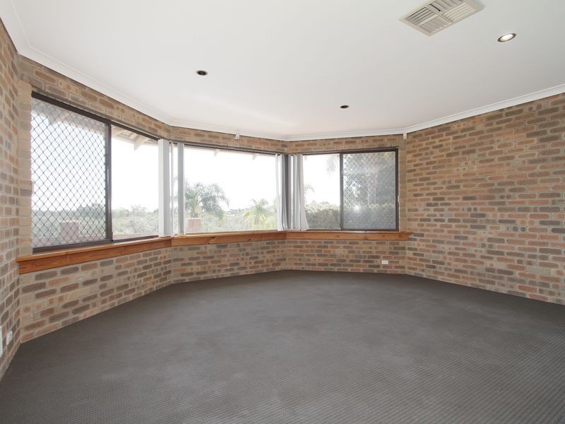 16 Livingstone Drive, Canning Vale WA 6155