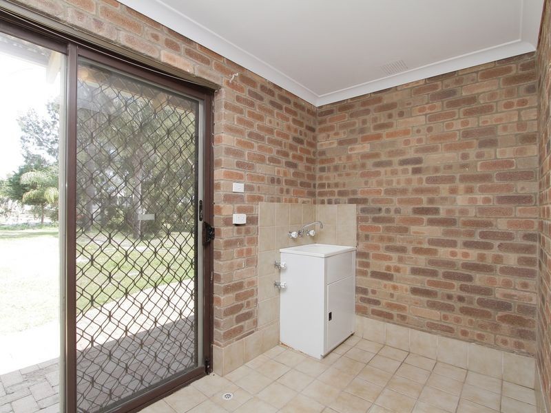 16 Livingstone Drive, Canning Vale WA 6155