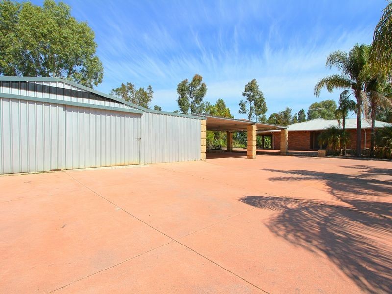 16 Livingstone Drive, Canning Vale WA 6155
