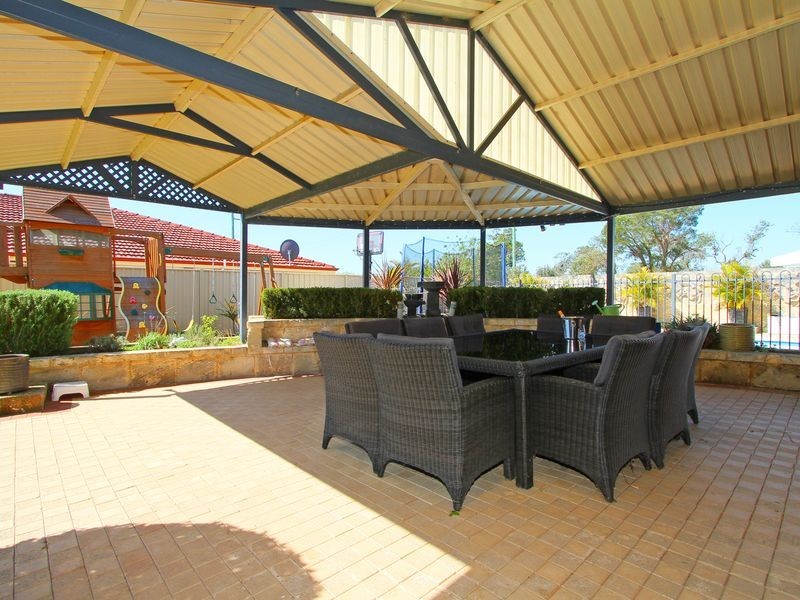 1 Roebuck Avenue, Canning Vale WA 6155