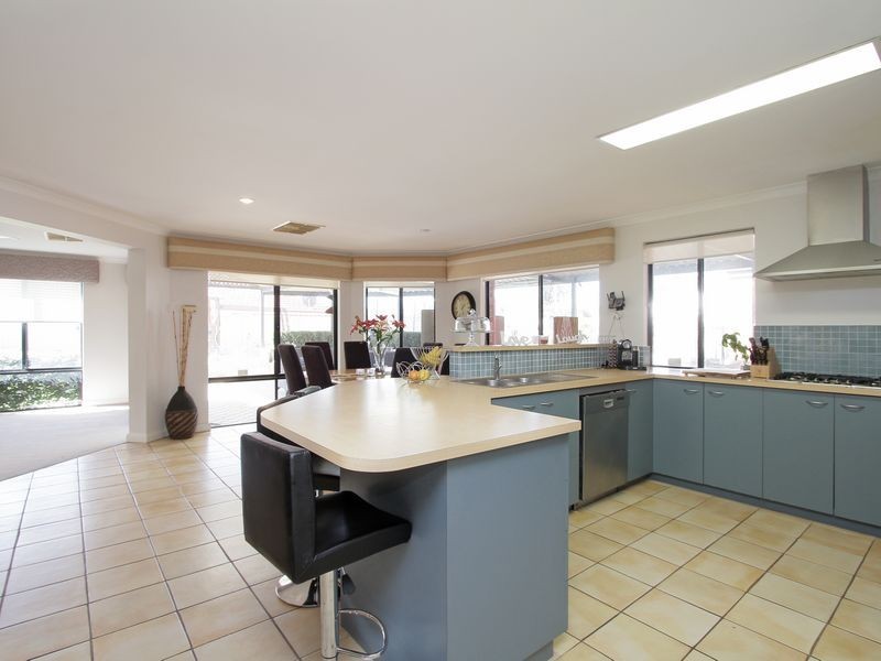 1 Roebuck Avenue, Canning Vale WA 6155