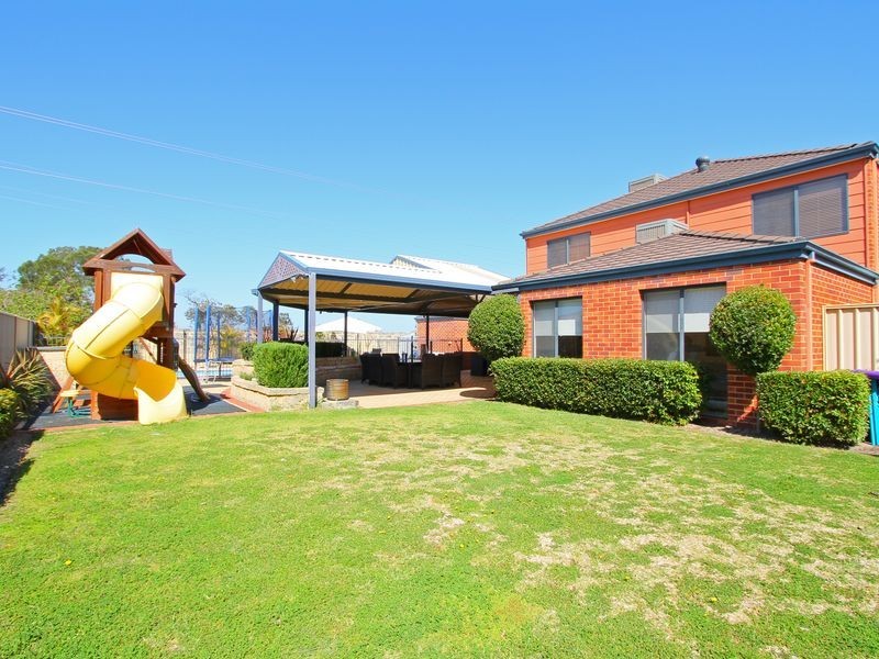 1 Roebuck Avenue, Canning Vale WA 6155