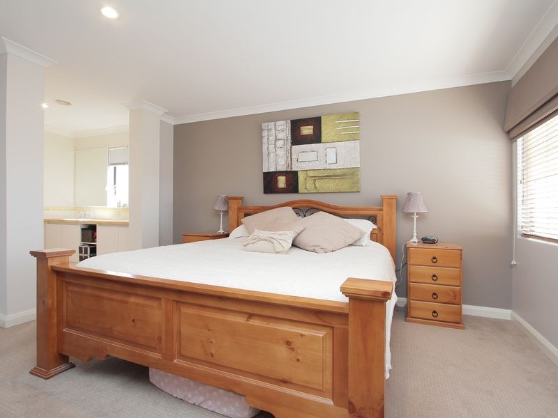 1 Roebuck Avenue, Canning Vale WA 6155