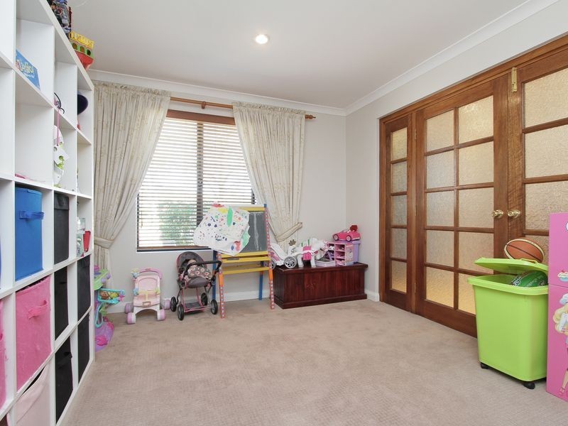 1 Roebuck Avenue, Canning Vale WA 6155