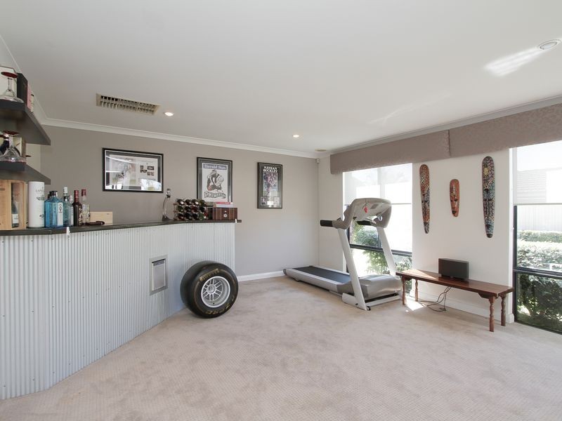 1 Roebuck Avenue, Canning Vale WA 6155