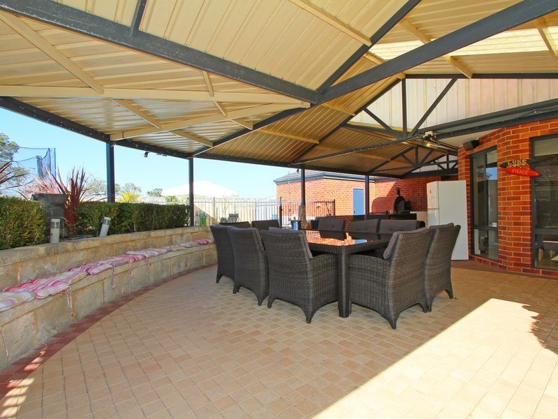 1 Roebuck Avenue, Canning Vale WA 6155