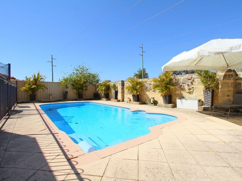 1 Roebuck Avenue, Canning Vale WA 6155
