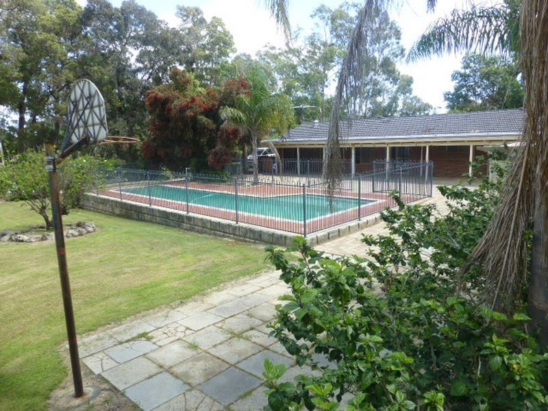 21 Kelvin Road, Wattle Grove WA 6107