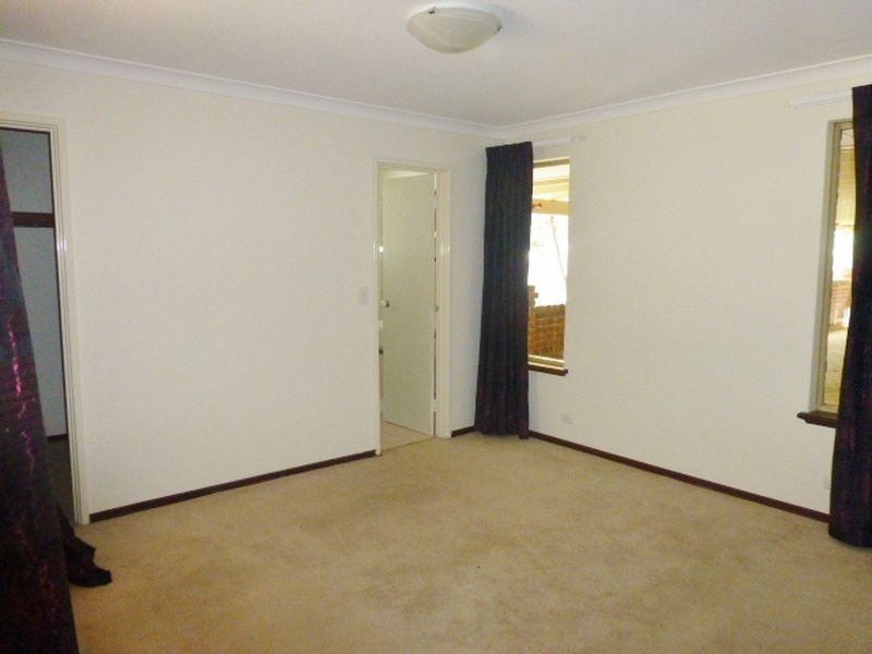21 Kelvin Road, Wattle Grove WA 6107