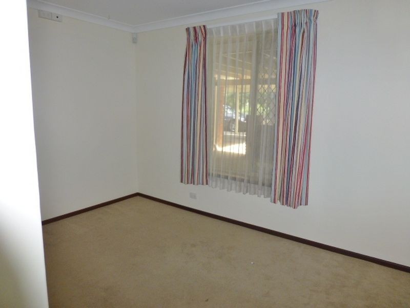 21 Kelvin Road, Wattle Grove WA 6107