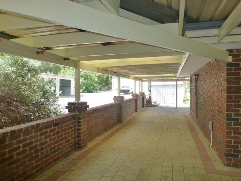 21 Kelvin Road, Wattle Grove WA 6107