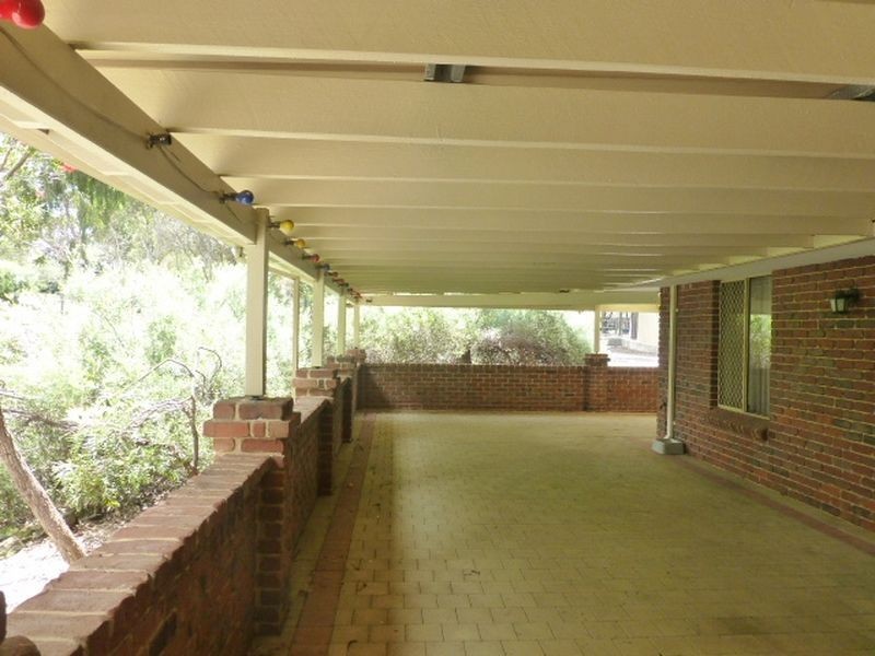 21 Kelvin Road, Wattle Grove WA 6107