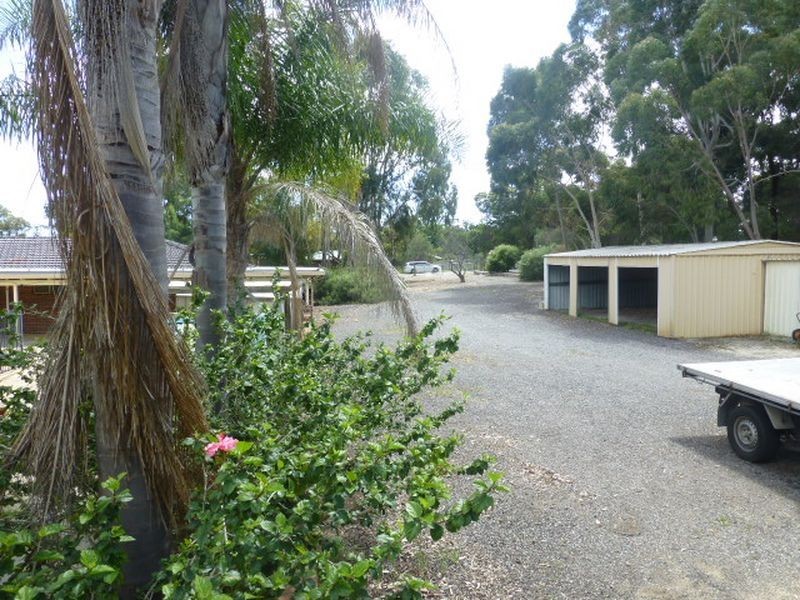 21 Kelvin Road, Wattle Grove WA 6107
