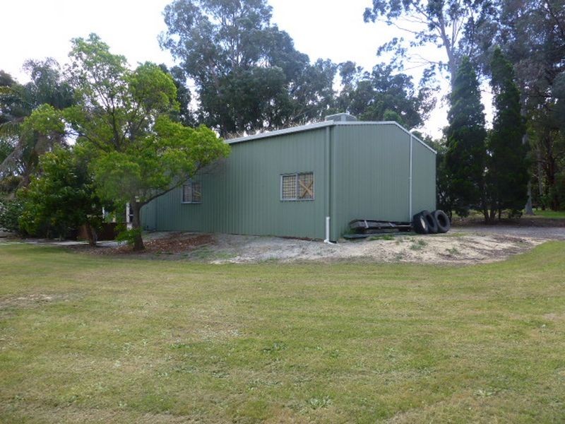 21 Kelvin Road, Wattle Grove WA 6107