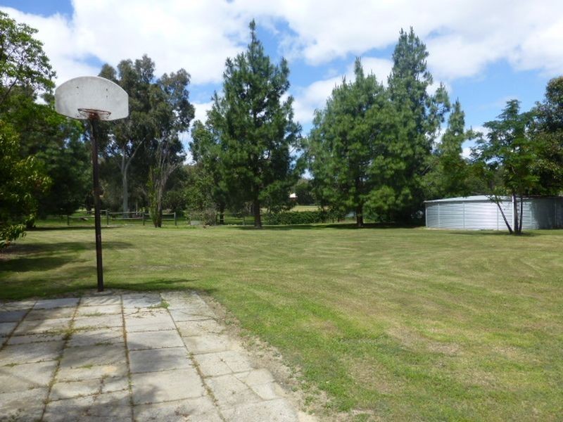21 Kelvin Road, Wattle Grove WA 6107