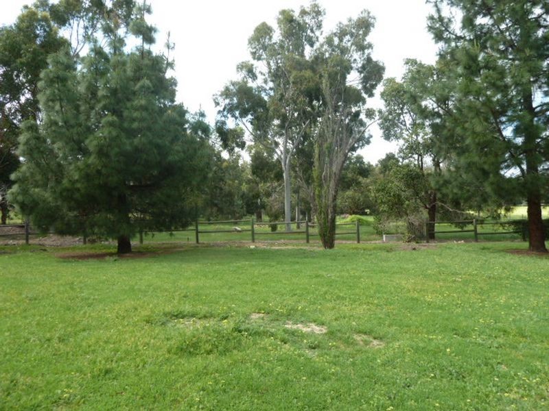 21 Kelvin Road, Wattle Grove WA 6107